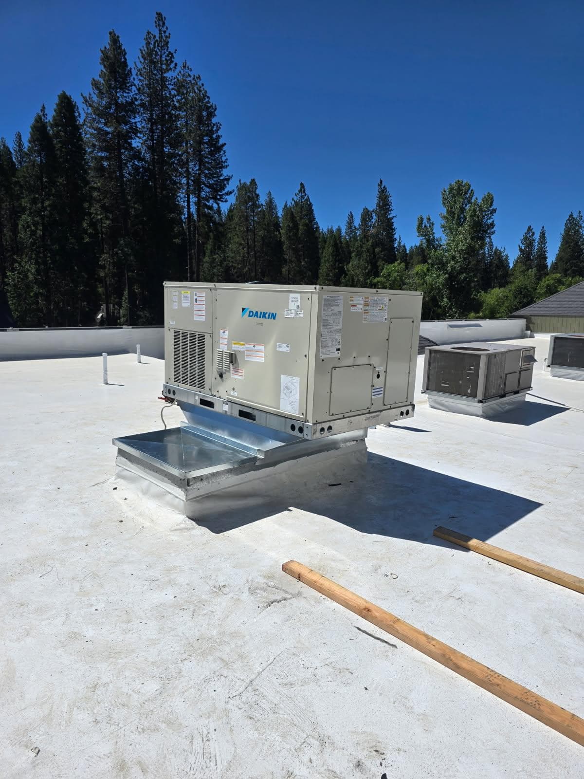 Aging rooftop package unit replaced with a new Daikin unit — after